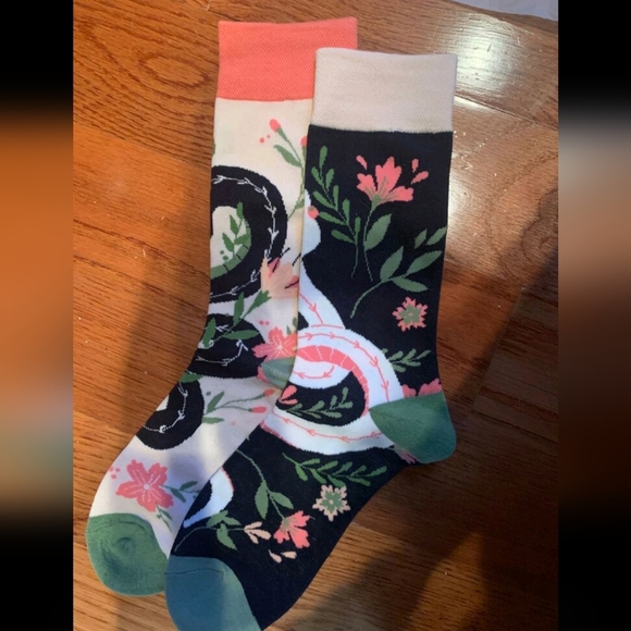 Multicolored mismatched Asian style snake and flowers womens socks - Picture 2 of 4